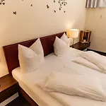 Und Restaurant Zur Kleinen Rebe Hotel