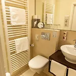 Und Restaurant Zur Kleinen Rebe Hotel Rech