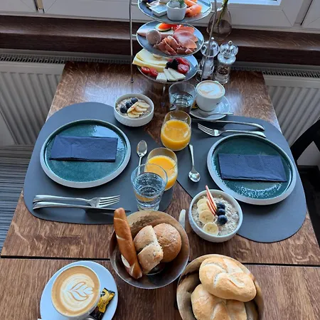 Und Restaurant Zur Kleinen Rebe 3*