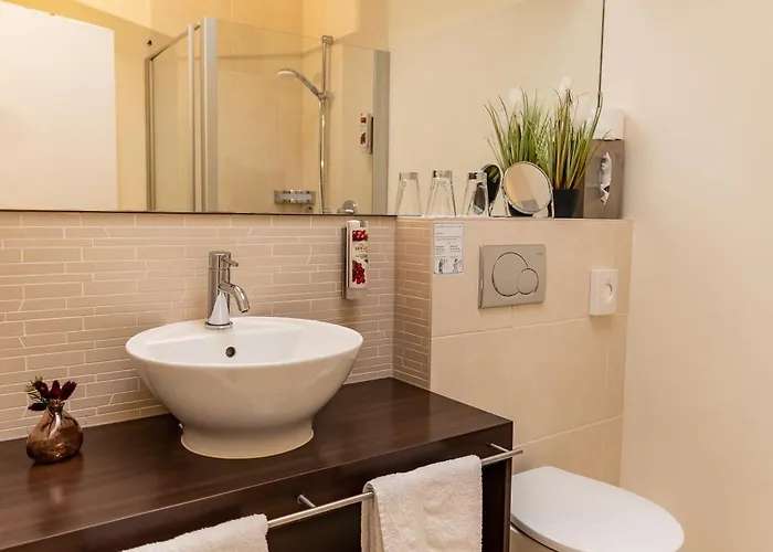 Und Restaurant Zur Kleinen Rebe 酒店 来赫