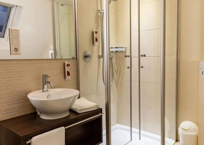 Und Restaurant Zur Kleinen Rebe 3*