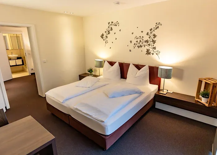 Und Restaurant Zur Kleinen Rebe 酒店