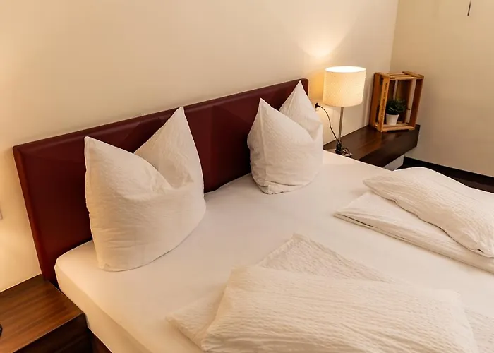 Und Restaurant Zur Kleinen Rebe 酒店