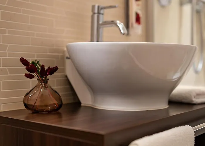 Und Restaurant Zur Kleinen Rebe 酒店 3*