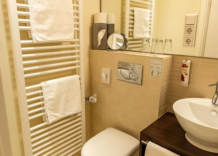 Und Restaurant Zur Kleinen Rebe 酒店 来赫